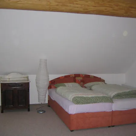 公寓 Quaint Attic In With Terrace